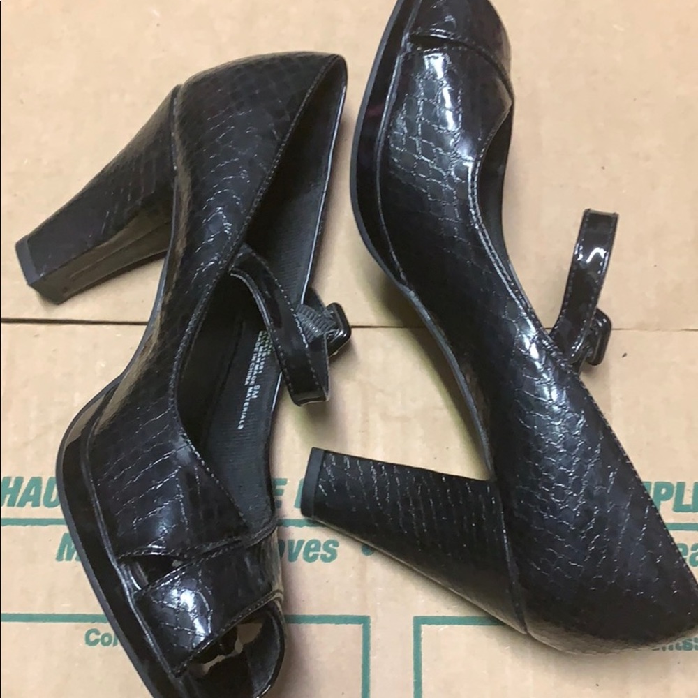 Shoes - Picture 2 of 4